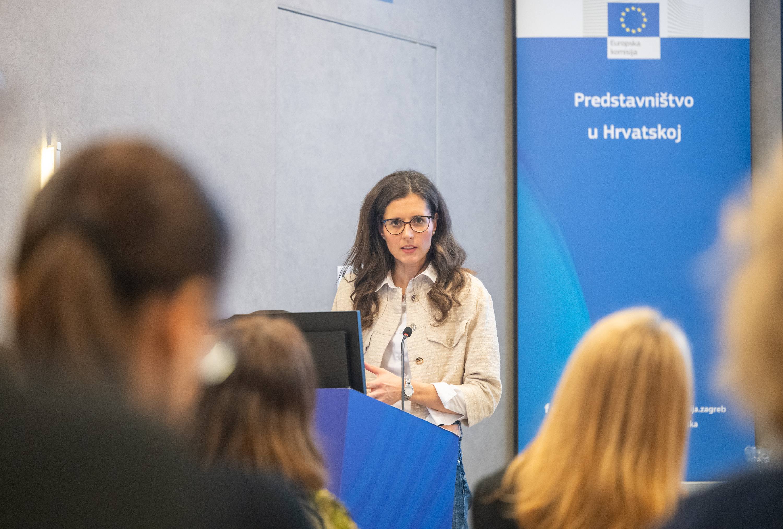 Konf AI galerija - fotografija 55