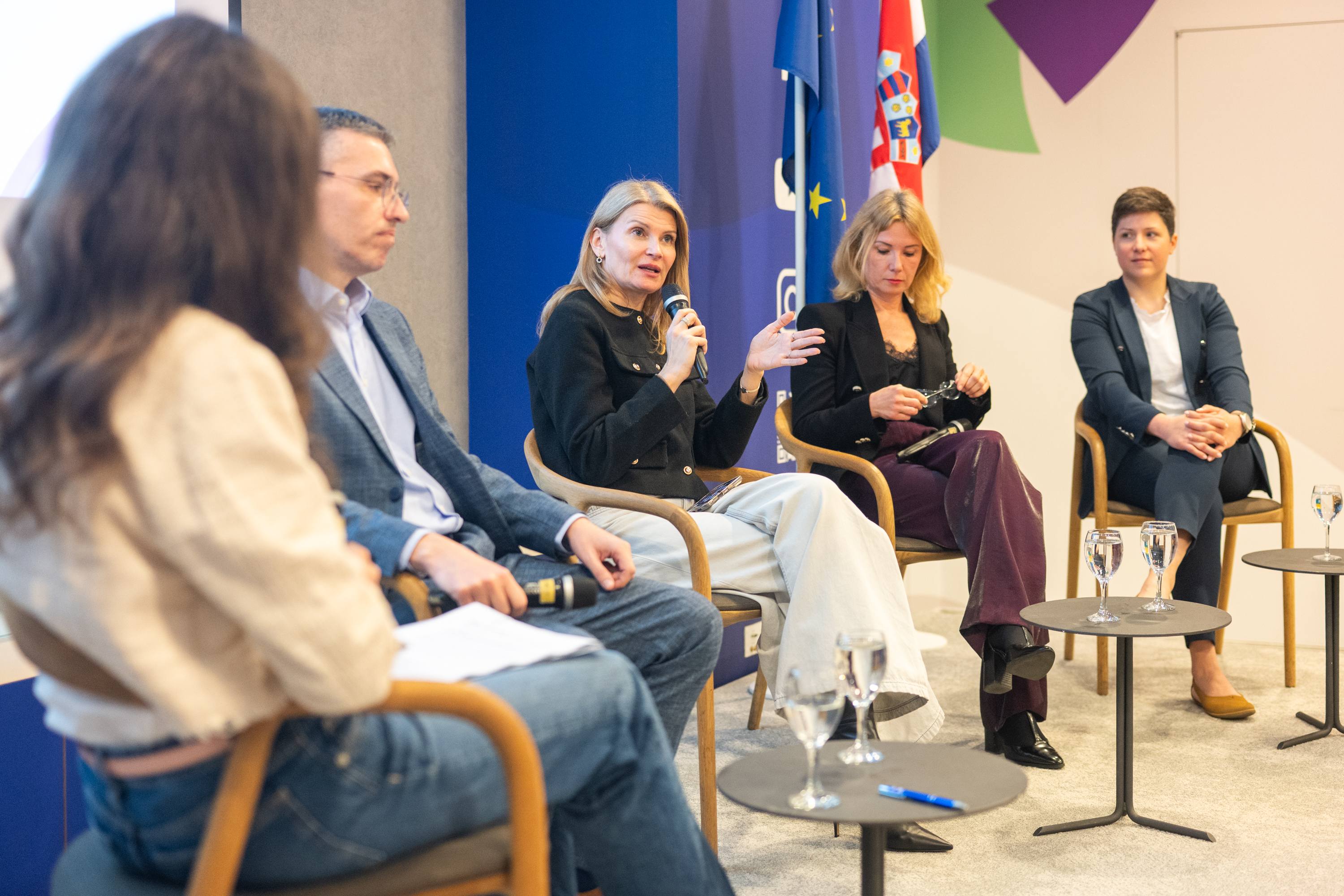 Konf AI galerija - fotografija 60