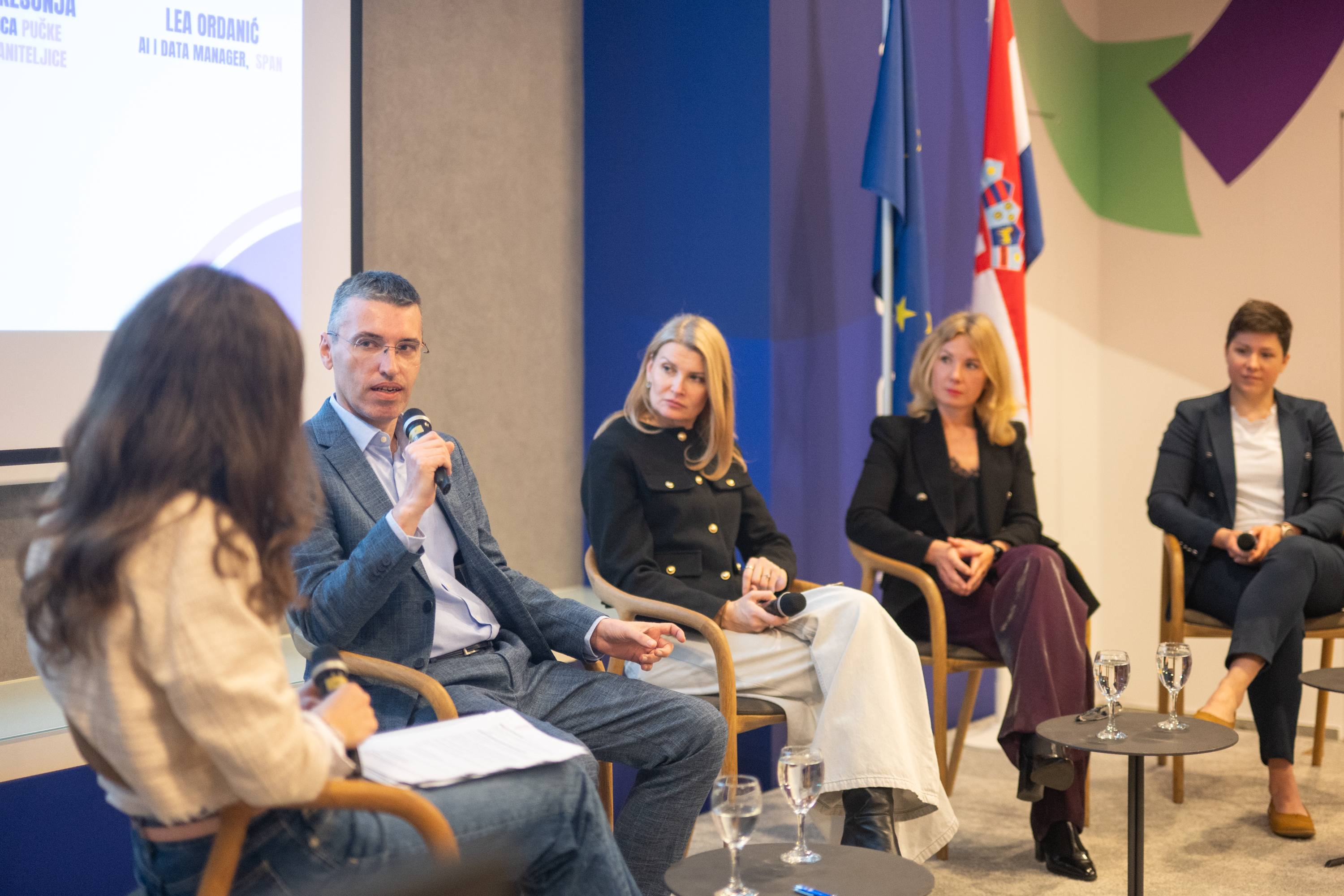 Konf AI galerija - fotografija 70