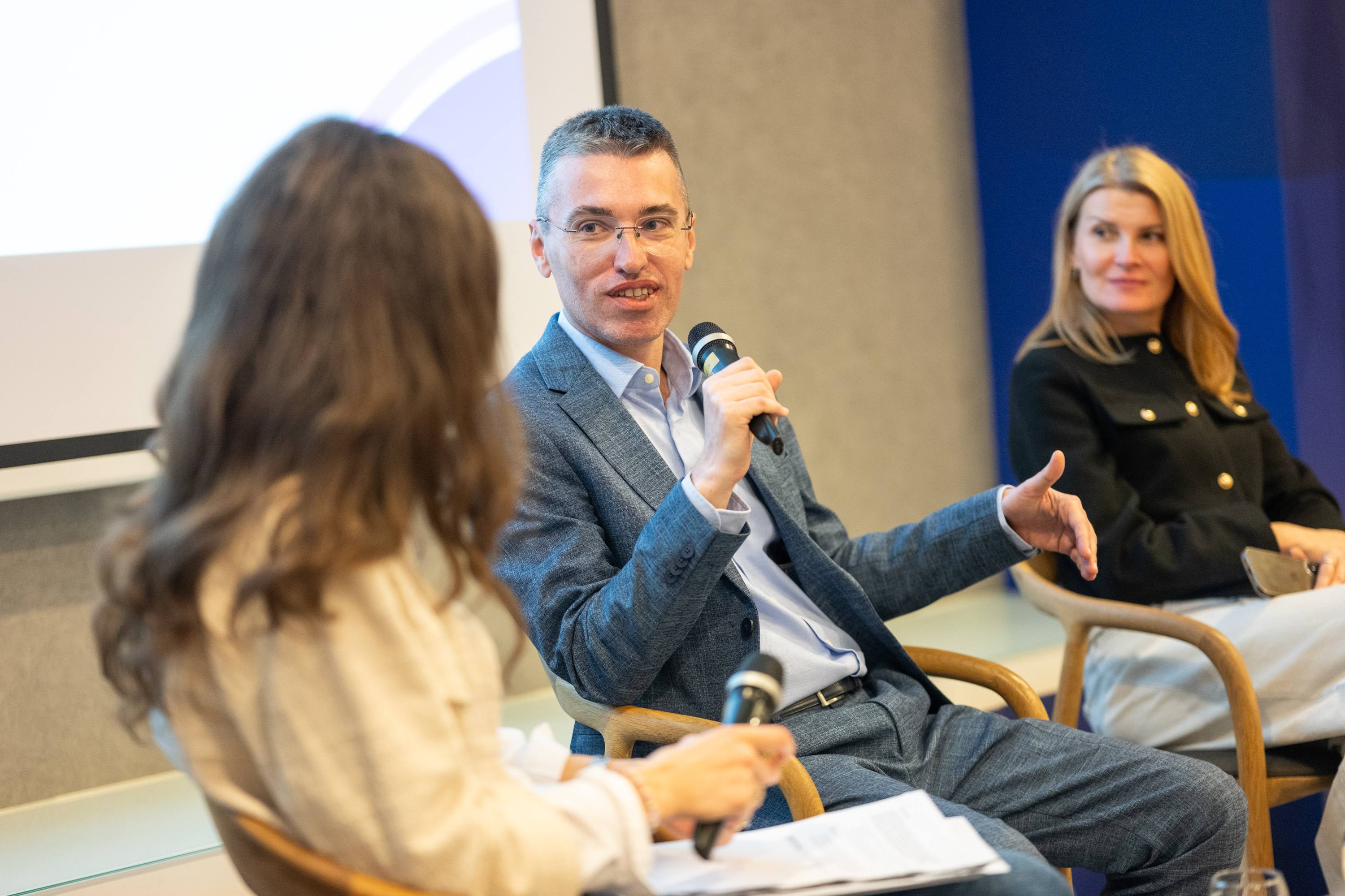 Konf AI galerija - fotografija 85