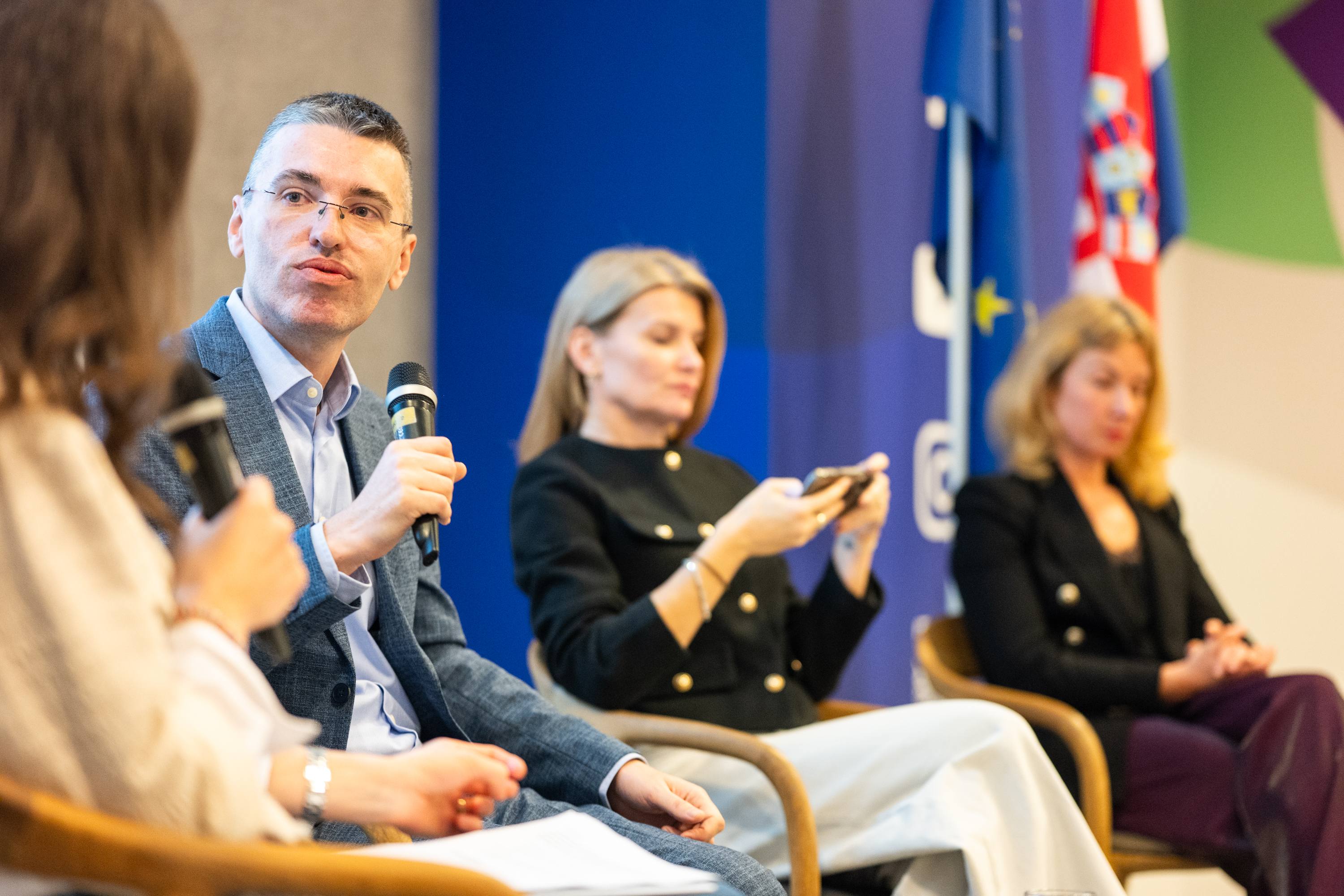 Konf AI galerija - fotografija 88