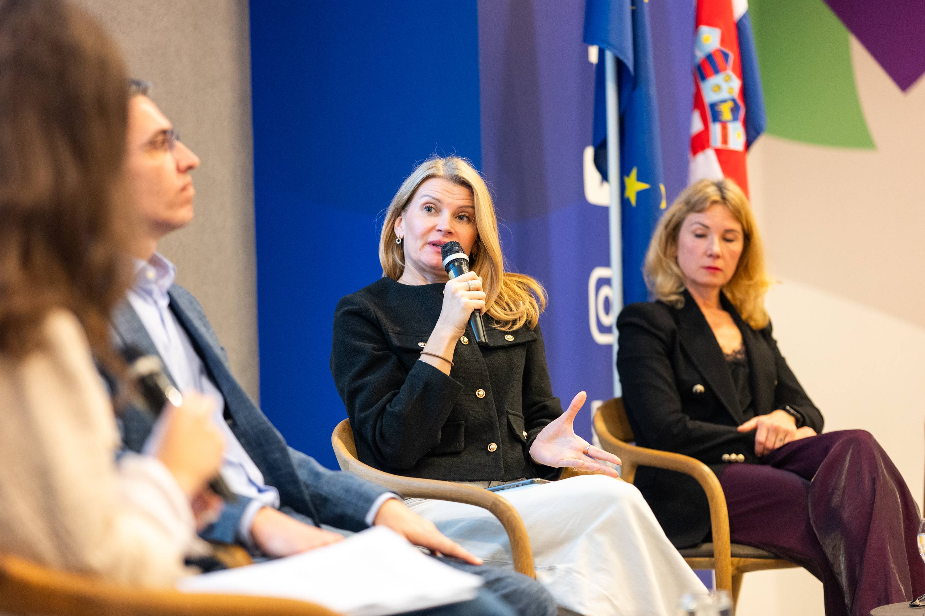 Konf AI galerija - fotografija 89