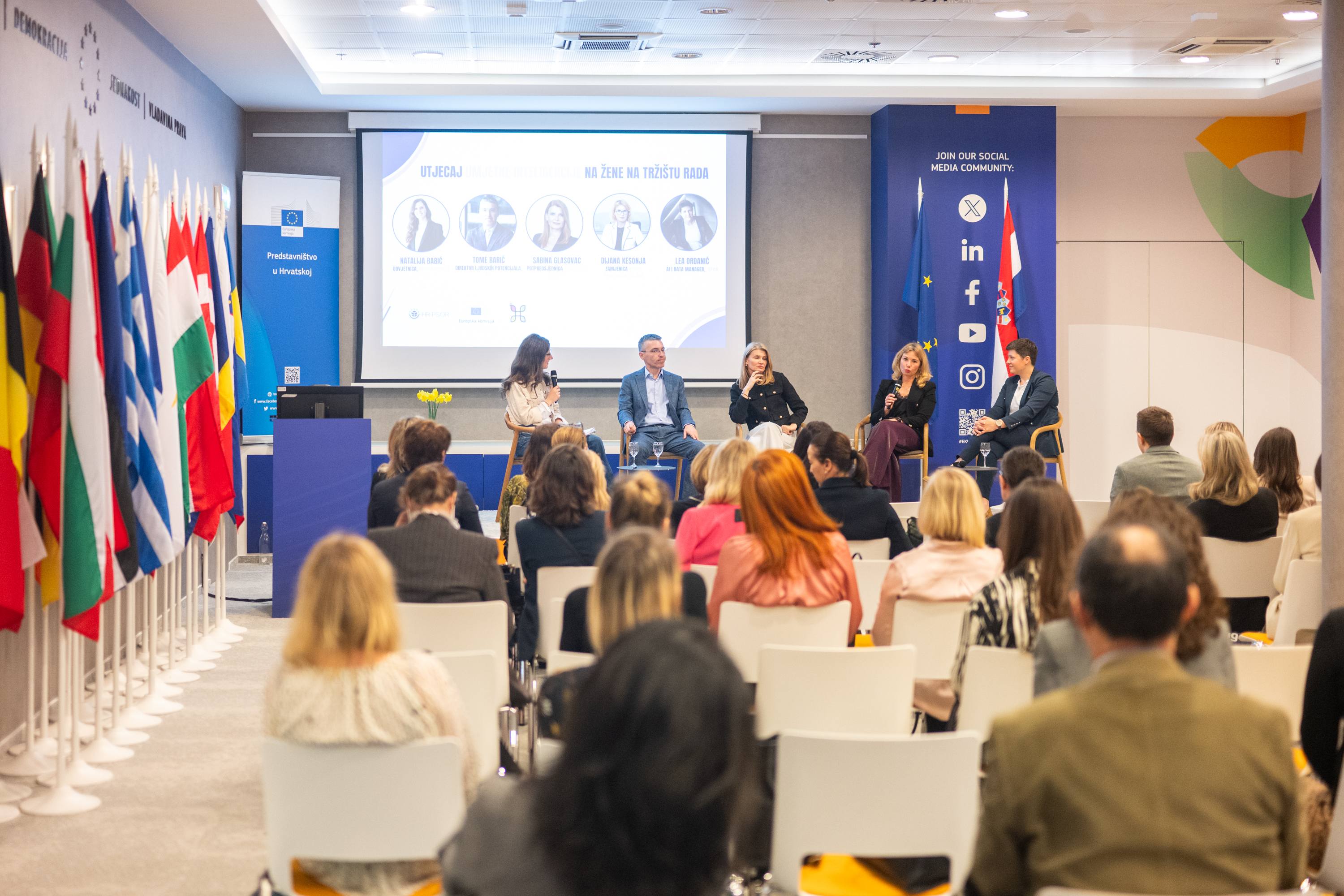 Konf AI galerija - fotografija 93